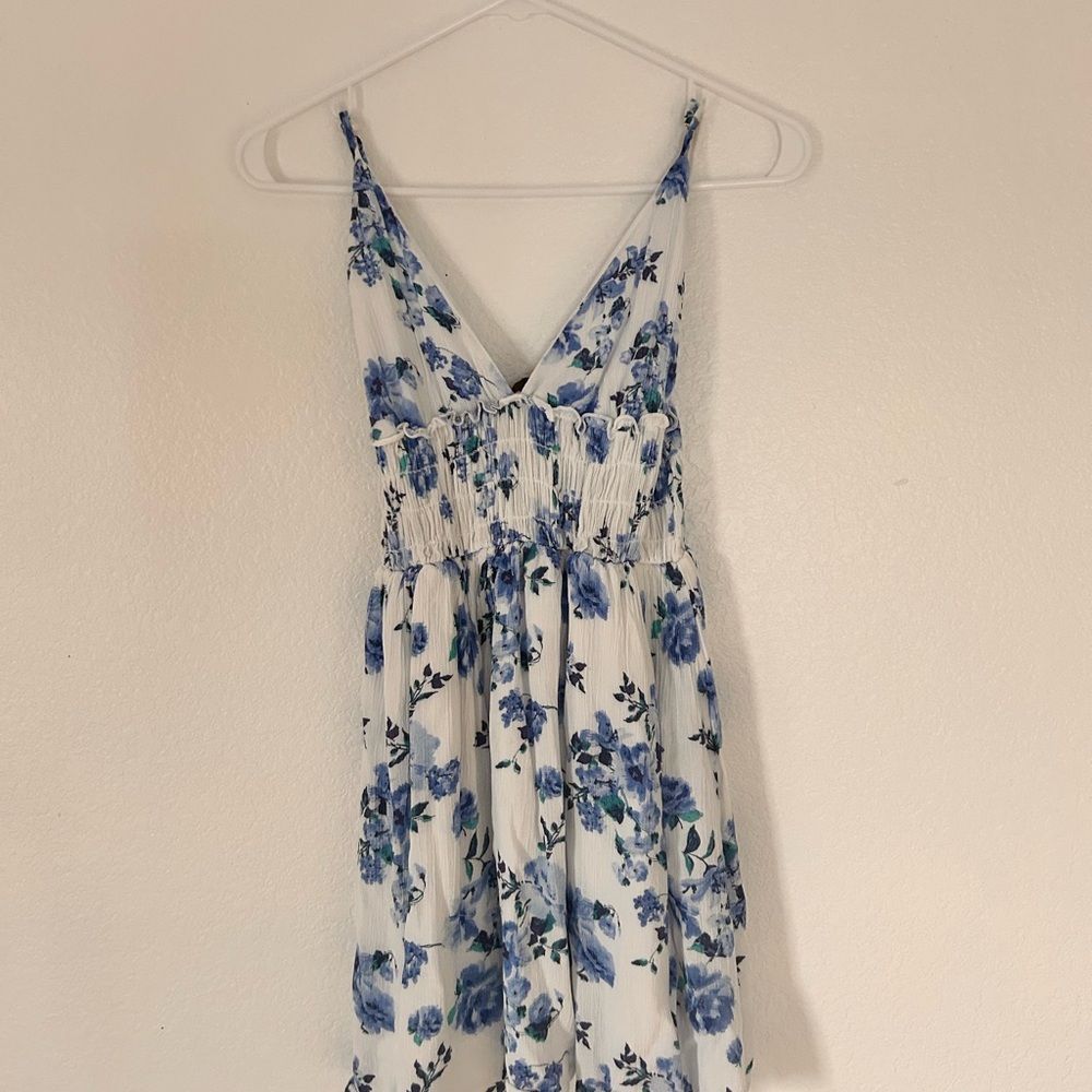 Blue and White flowers dress - size small